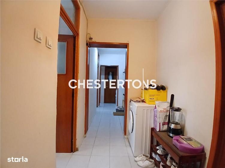 Apartament cu 4 camere semidecomandat în Apărătorii Patriei