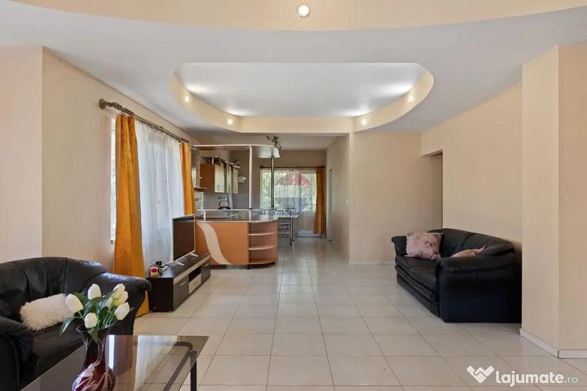 Apartament cu 3 camere decomandat în Intim