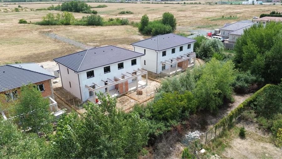 Casă cu 4 camere în Moșnița Nouă