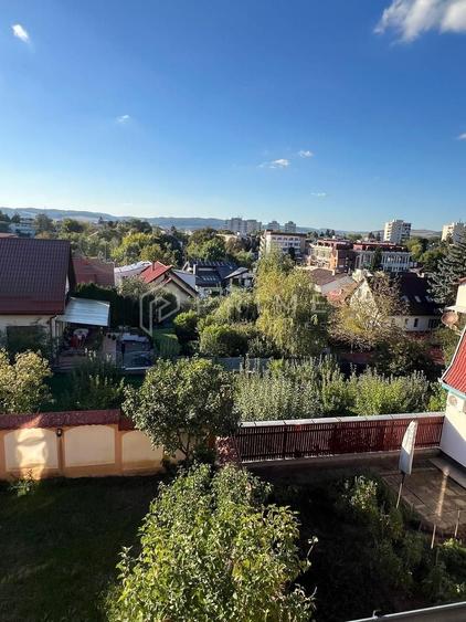 Casă individuală cu 7 camere cu Canalizare în Cornișa