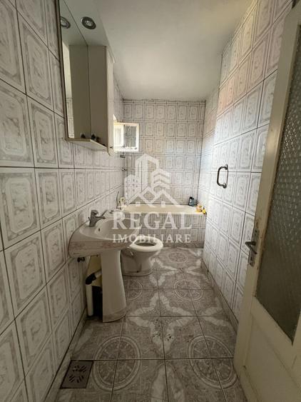 Casă individuală cu 3 camere cu Canalizare în Central