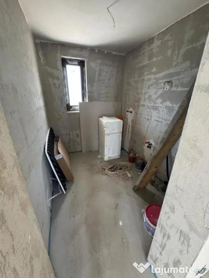 Casă cu 4 camere cu Teren 400 Mp în Luna