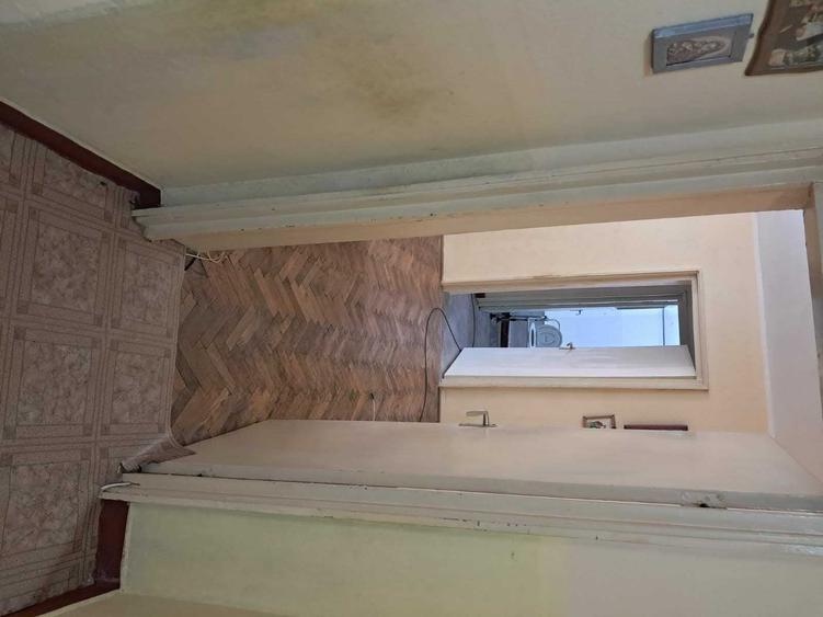 Apartament cu 3 camere semidecomandat în Radu Negru
