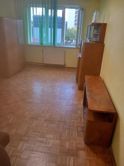 Apartament cu 2 camere decomandat în Calea București