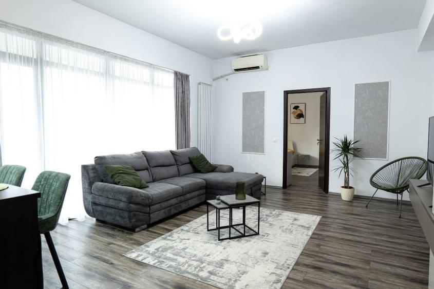 Apartament cu 3 camere semidecomandat, mobilat în 9 Mai