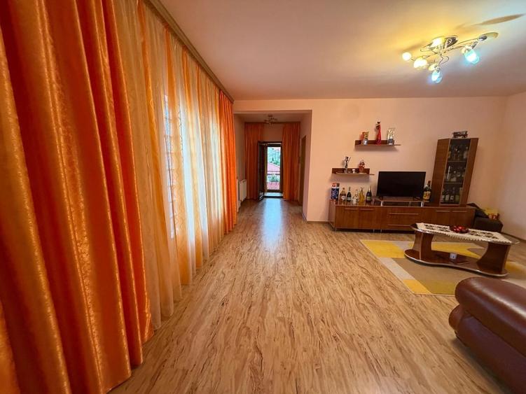 Casă cu 7 camere cu Canalizare în Trocadero