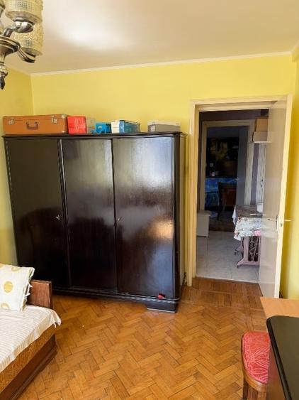Apartament cu 3 camere semidecomandat, mobilat în Titan