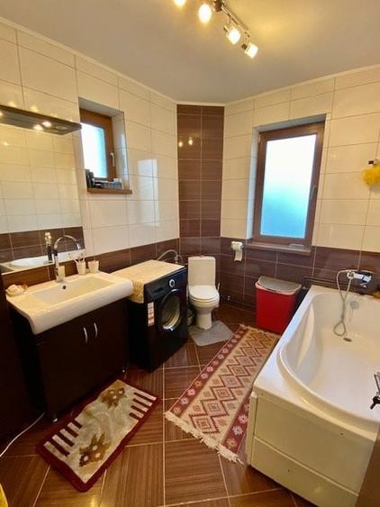 Casă individuală cu 7 camere cu Canalizare în Breaza