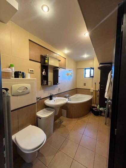 Apartament cu 2 camere decomandat în Casa de Cultură