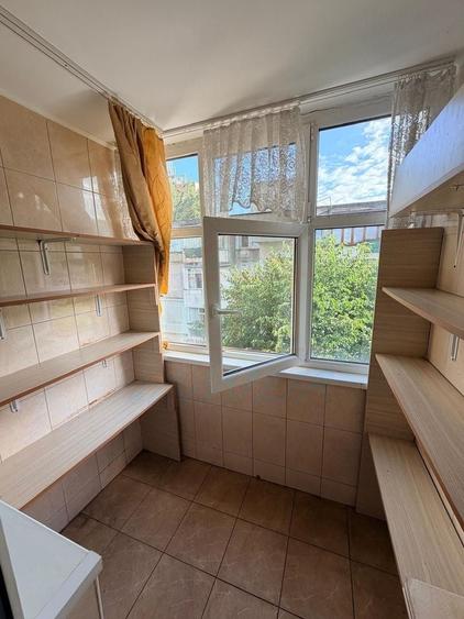 Apartament cu 3 camere semidecomandat în Micro 40