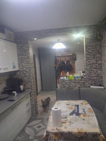 Apartament cu 4 camere semidecomandat în Zboiu