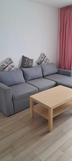 Apartament cu 3 camere semidecomandat în Berceni