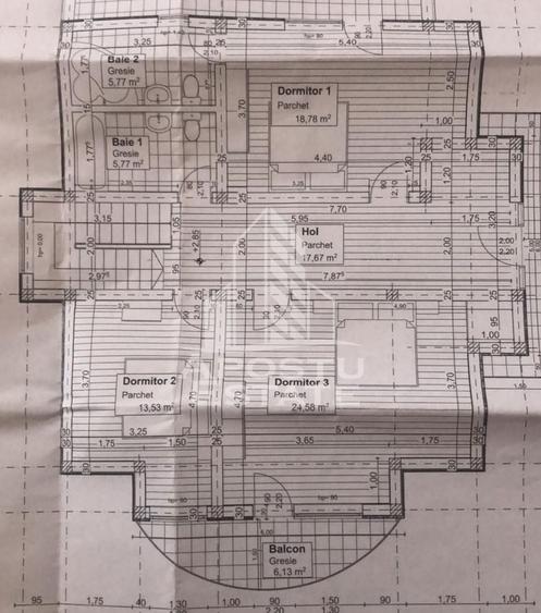 Casă individuală cu 5 camere cu Canalizare în Central