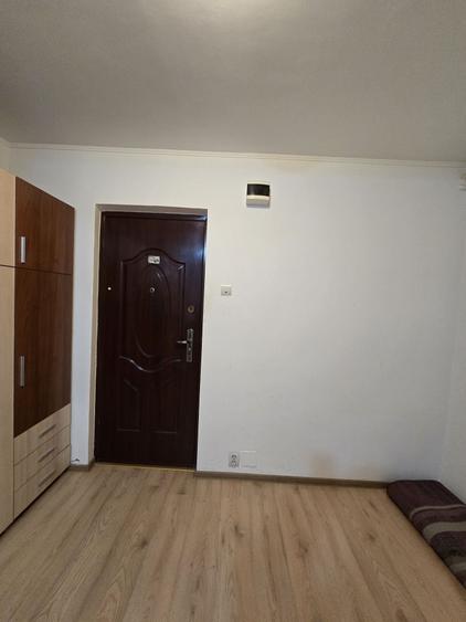 Garsonieră decomandată în Rahova