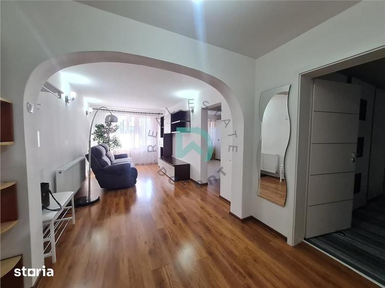 Apartament cu 3 camere semidecomandat în Triaj