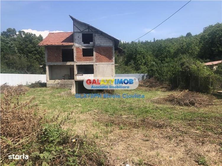 Casă cu 4 camere cu Teren 1513 Mp în Cornu