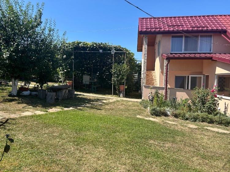 Casă individuală cu 4 camere cu Canalizare în Cristești