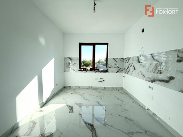 Casă cu 4 camere cu Teren 900 Mp în Sânandrei