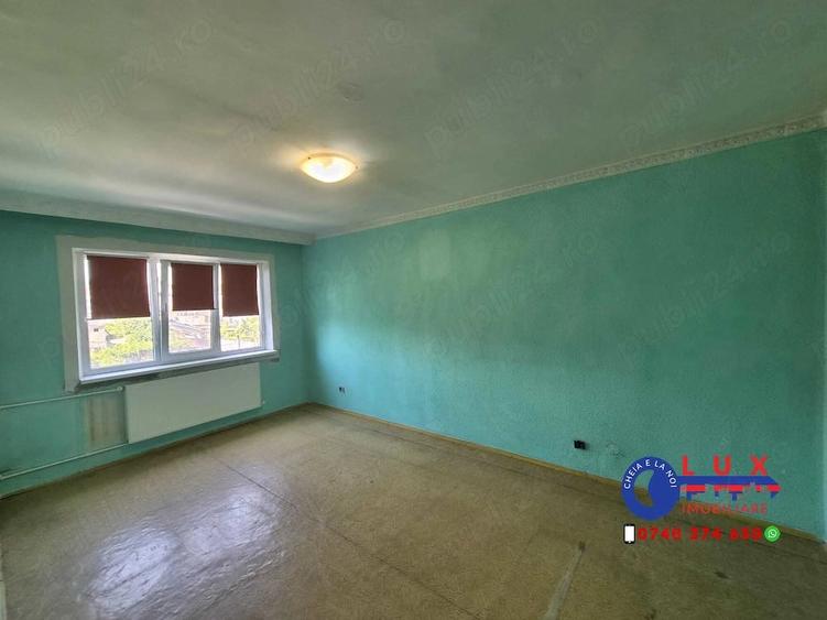 Apartament cu 3 camere decomandat în Piața Nouă