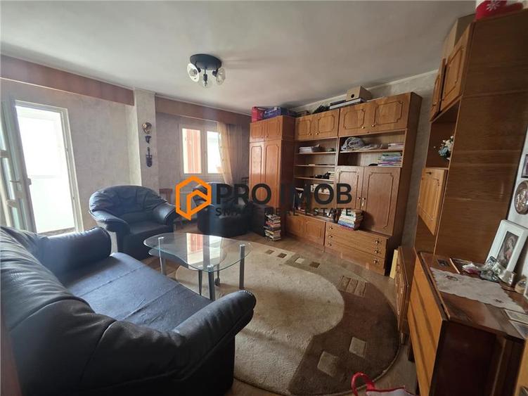 Apartament cu 3 camere decomandat, mobilat în Central