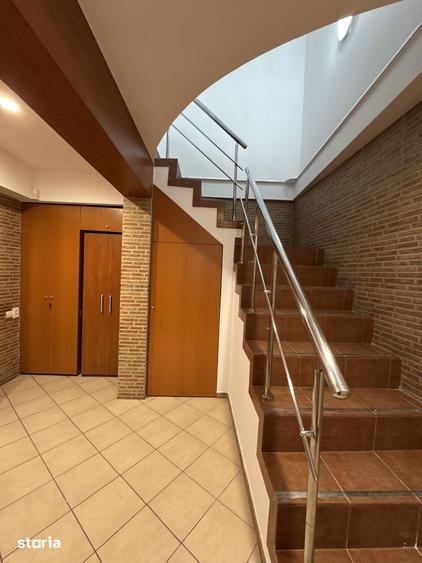 Casă cu 10 camere cu Teren 250 Mp în Crângași