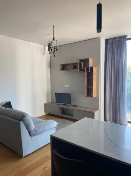 Apartament cu 2 camere decomandat, mobilat în Central