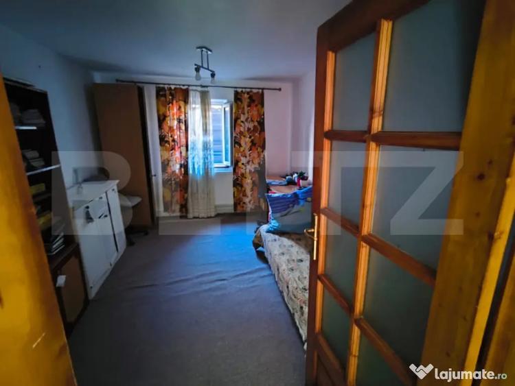 Casă cu 3 camere cu Teren 559 Mp în Romanești