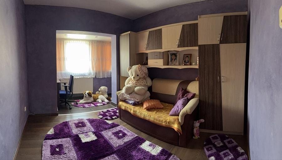 Apartament cu 3 camere decomandat în Central