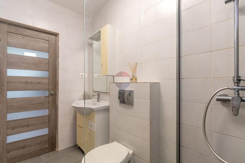 Apartament cu 3 camere decomandat, mobilat în Bună Ziua