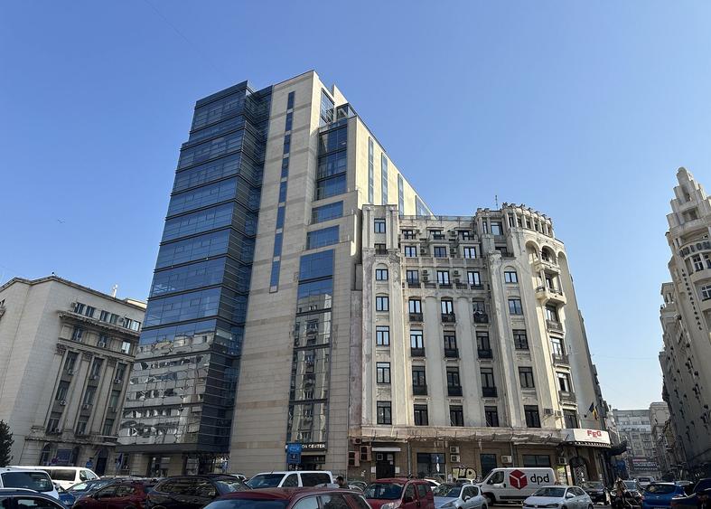 Birou, de 8,150 mp, în Universitate