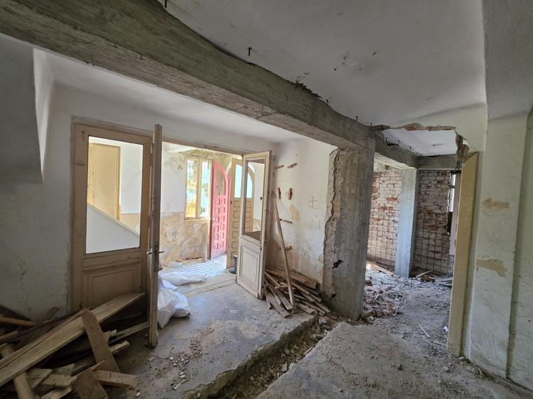 Casa de vanzare vecinatate centru oras Pucioasa. - 3
