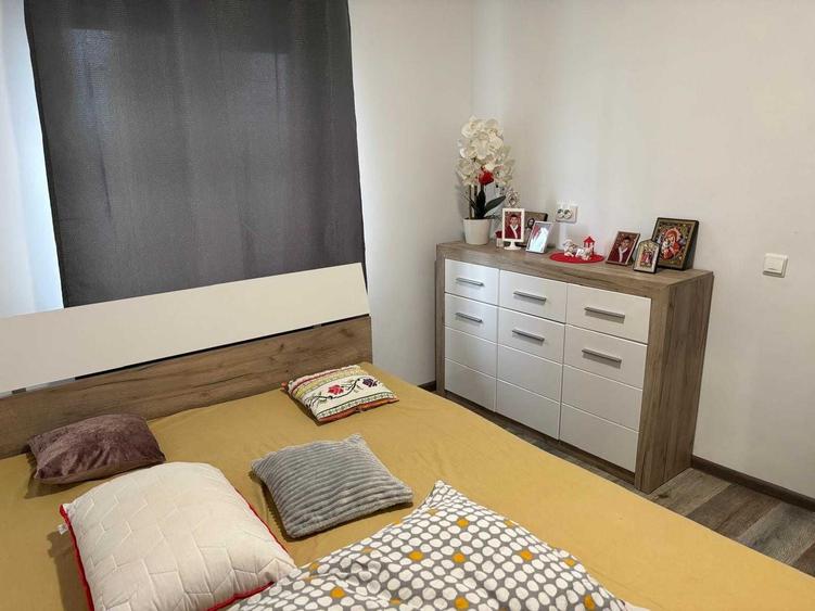 Casă cu 3 camere decomandat în Frăsinet