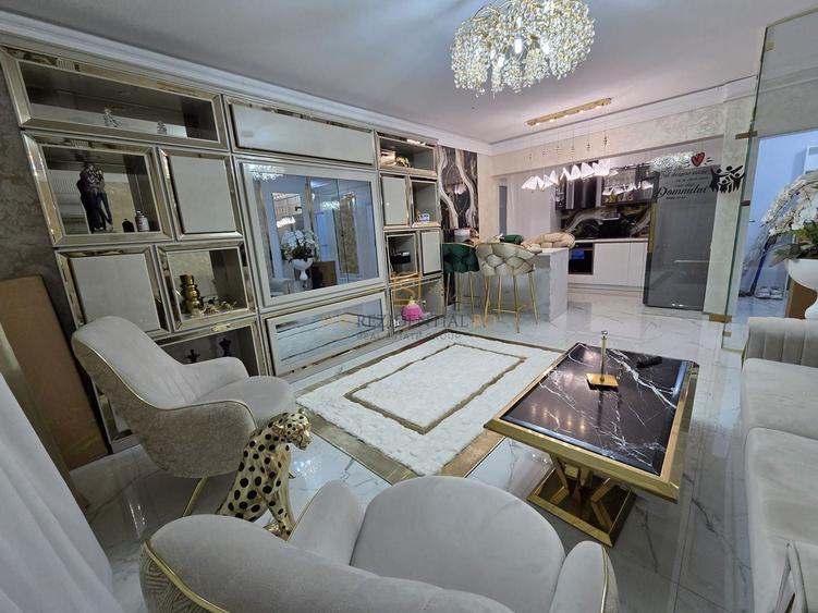 Apartament cu 4 camere decomandat, mobilat în Metalurgiei