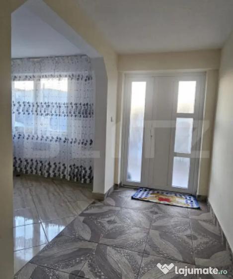 Casă cu 5 camere cu Teren 700 Mp în Grajduri
