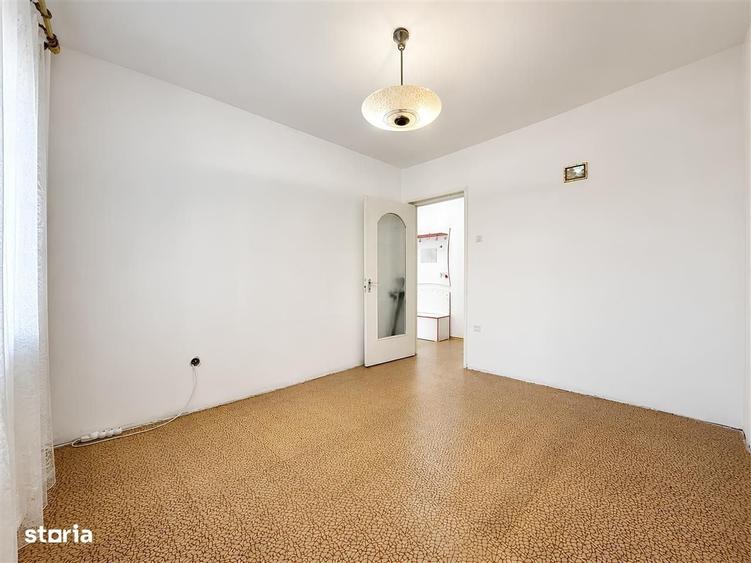 Apartament cu 3 camere semidecomandat în Griviței