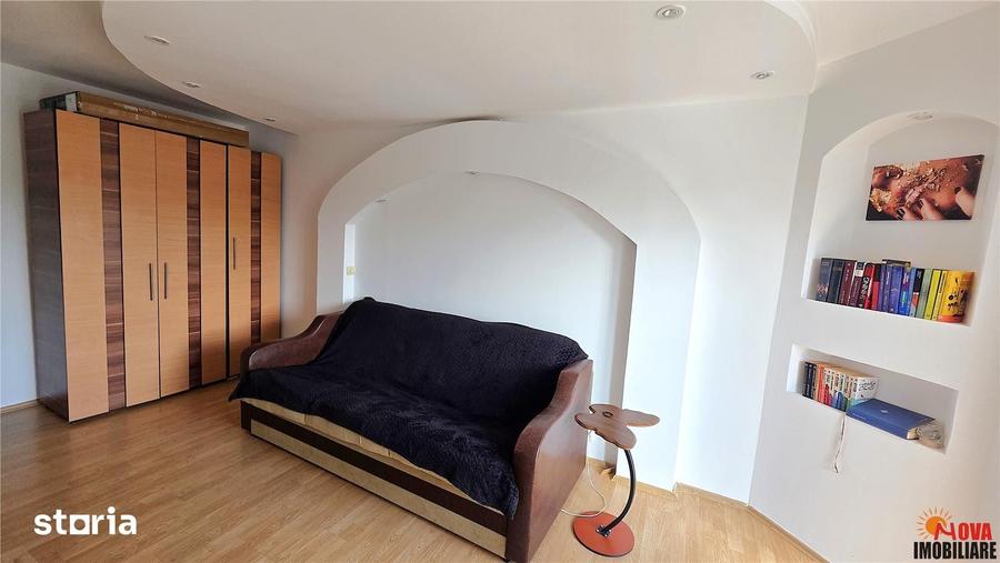 Apartament cu 2 camere decomandat în Triaj