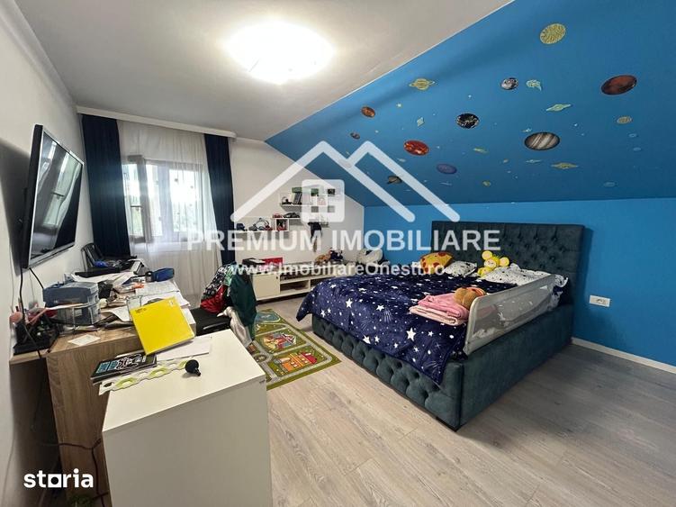 Casă cu 8 camere cu Teren 2680 Mp în Mănăstirea Cașin