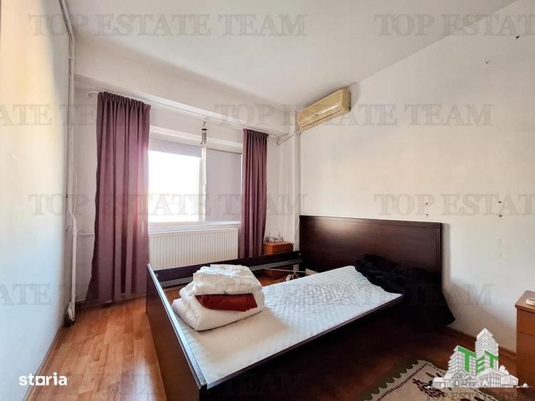 Apartament cu 4 camere decomandat în Tei