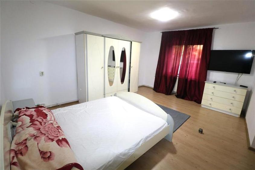 Garsonieră decomandată în Lunei