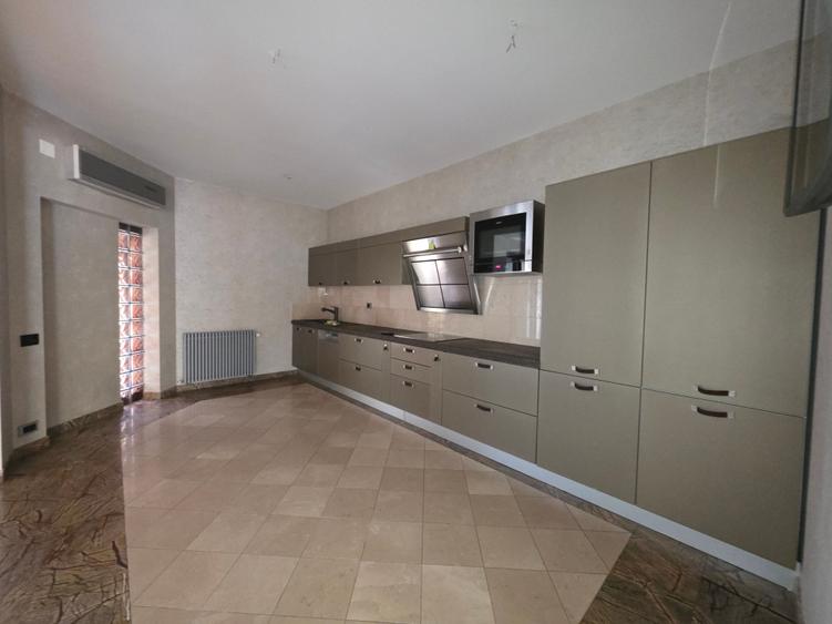 Casă individuală cu 6 camere cu Canalizare în Dămăroaia