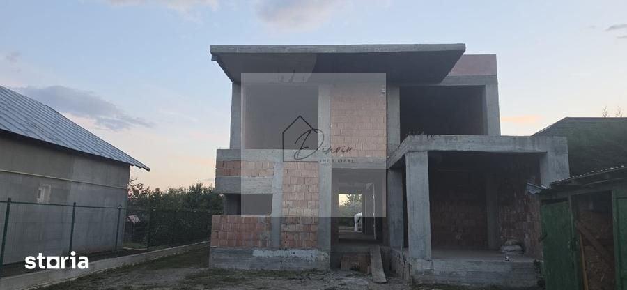 Casă cu 6 camere cu Teren 1585 Mp în Târgșoru Vechi