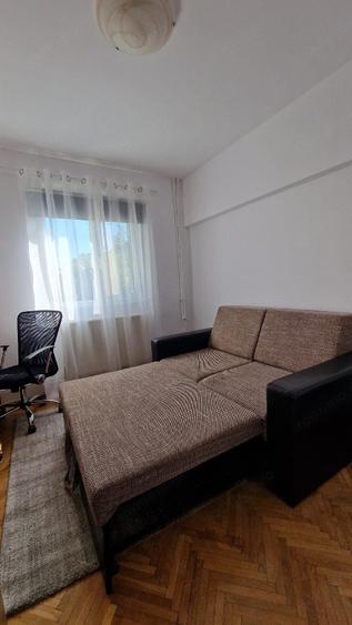 Apartament cu 3 camere decomandat în Soarelui