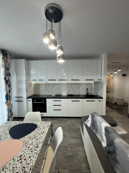 Apartament cu 2 camere semidecomandat, mobilat în Florești