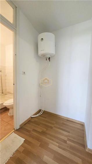 Apartament cu 4 camere decomandat în Micro 16