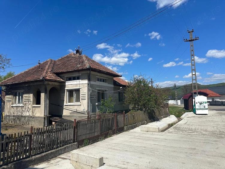 Casă cu 3 camere cu Teren 5 Mp în Bușag