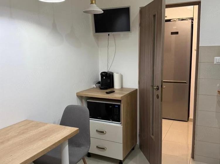 Apartament cu 2 camere semidecomandat, mobilat în Calea București