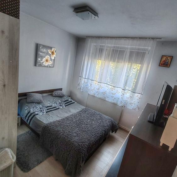 Apartament cu 3 camere semidecomandat în Exterior Vest