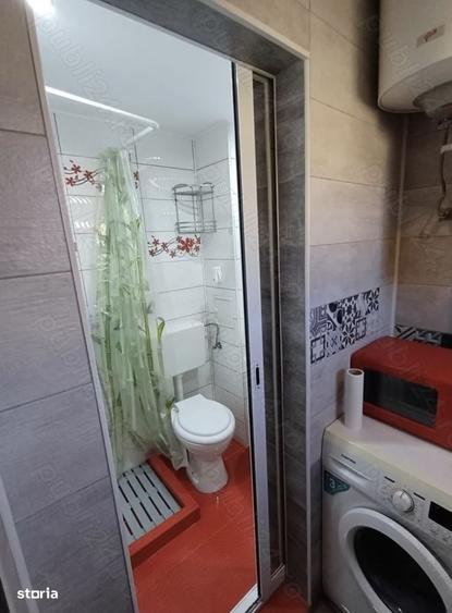 Garsonieră decomandată în Titan