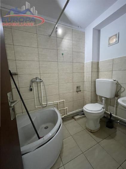 Casă cu 10 camere cu Teren 300 Mp în Dallas