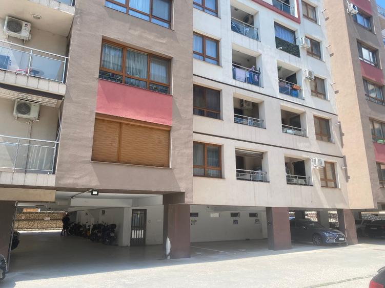 Apartament cu 3 camere decomandat în Metalurgiei